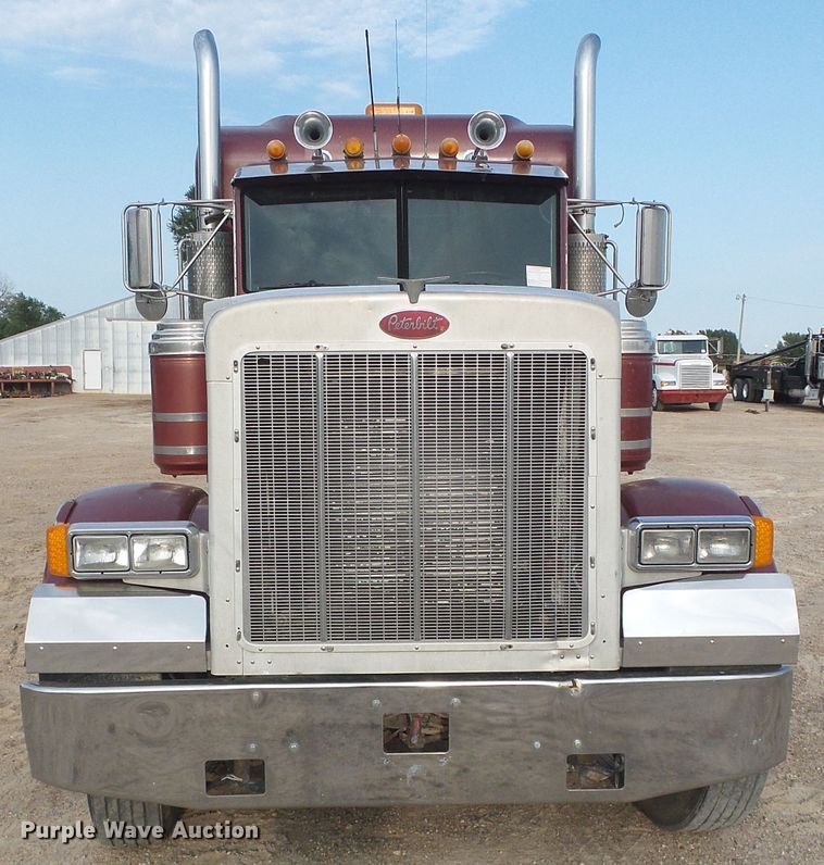 image for item DD0363 1988 Peterbilt 379  semi truck