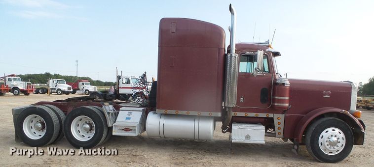 image for item DD0363 1988 Peterbilt 379  semi truck