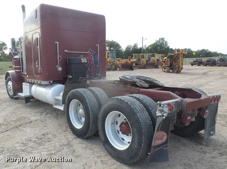 image for item DD0363 1988 Peterbilt 379  semi truck