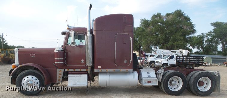 image for item DD0363 1988 Peterbilt 379  semi truck