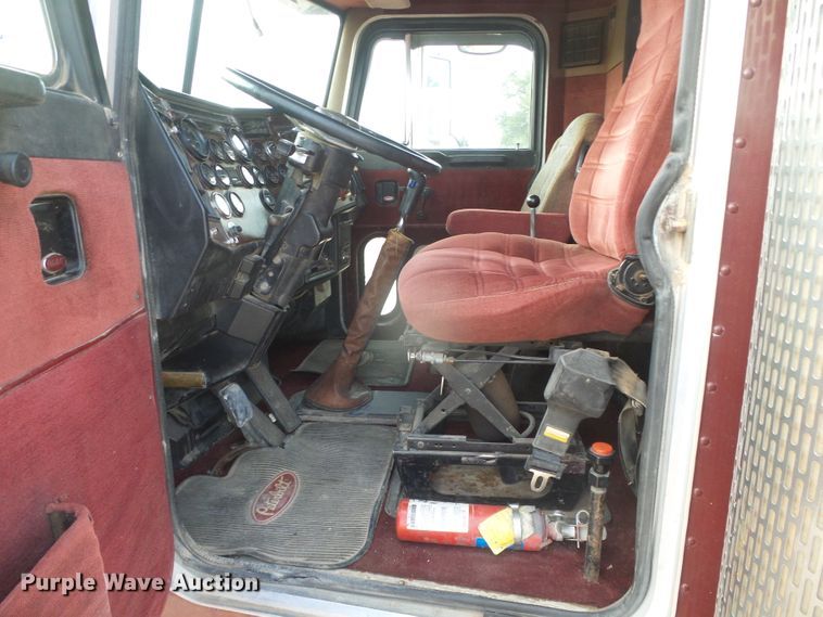 image for item DD0363 1988 Peterbilt 379  semi truck