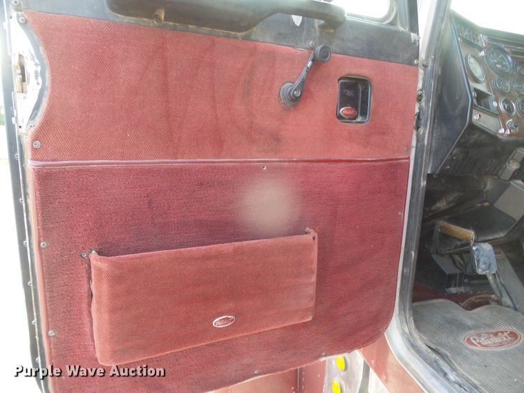 image for item DD0363 1988 Peterbilt 379  semi truck