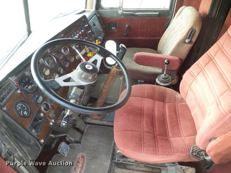 image for item DD0363 1988 Peterbilt 379  semi truck