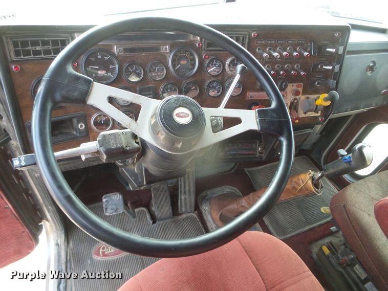 image for item DD0363 1988 Peterbilt 379  semi truck