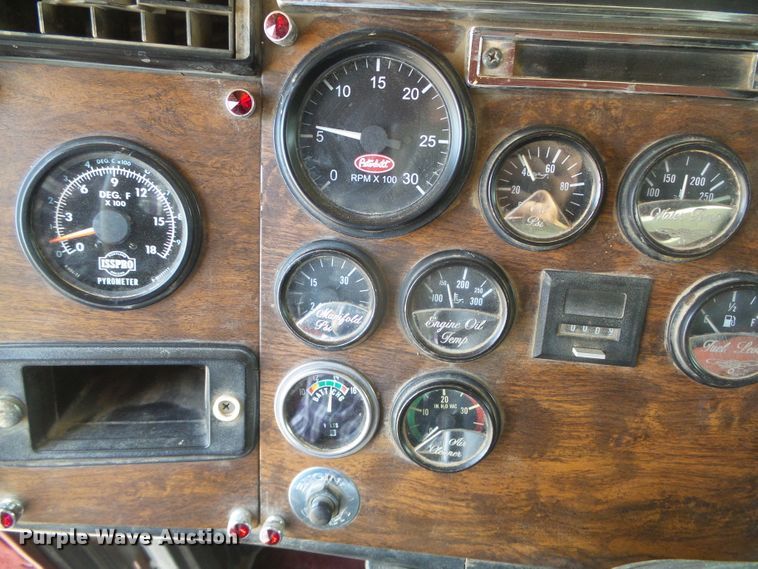 image for item DD0363 1988 Peterbilt 379  semi truck