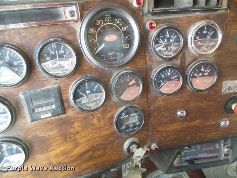 image for item DD0363 1988 Peterbilt 379  semi truck