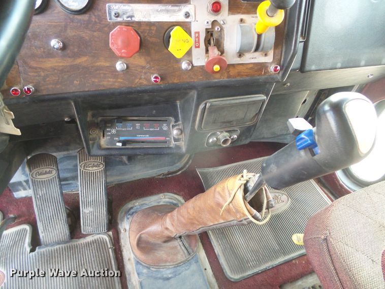image for item DD0363 1988 Peterbilt 379  semi truck