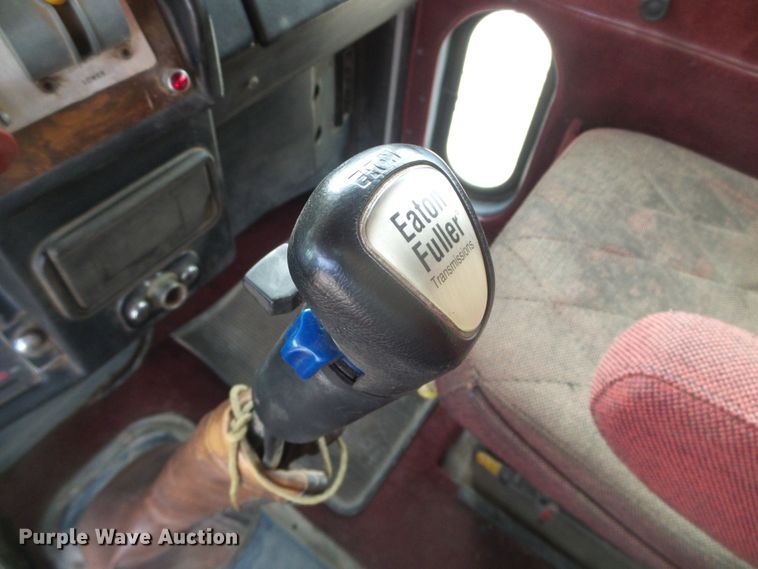 image for item DD0363 1988 Peterbilt 379  semi truck