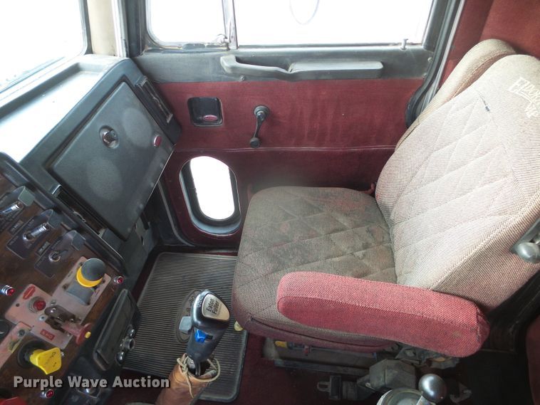 image for item DD0363 1988 Peterbilt 379  semi truck