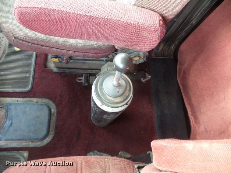 image for item DD0363 1988 Peterbilt 379  semi truck