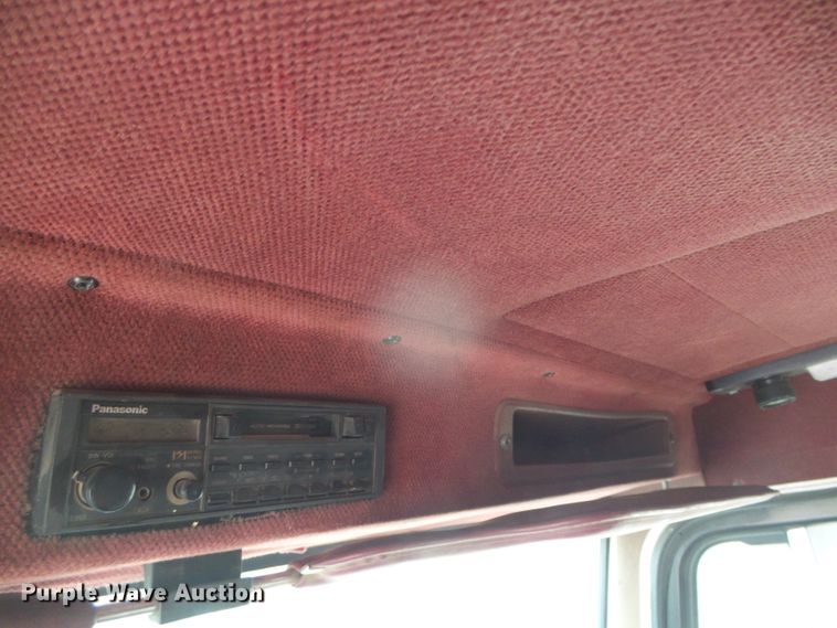 image for item DD0363 1988 Peterbilt 379  semi truck