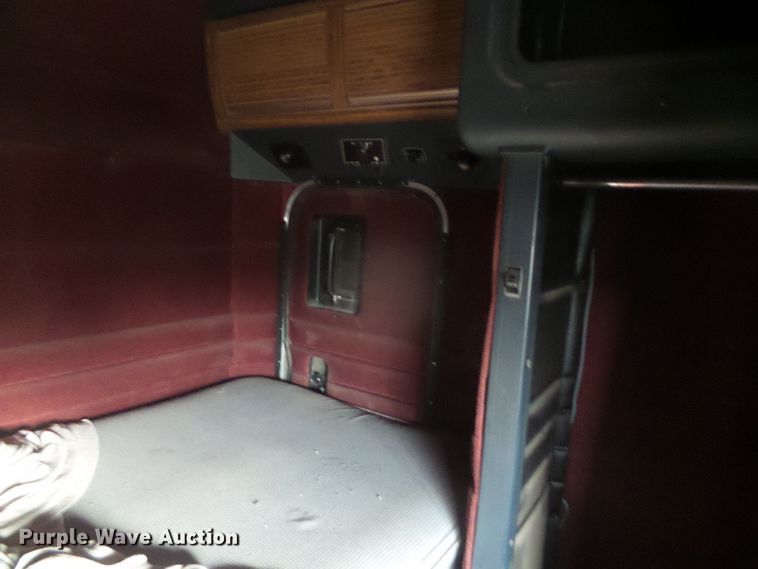 image for item DD0363 1988 Peterbilt 379  semi truck