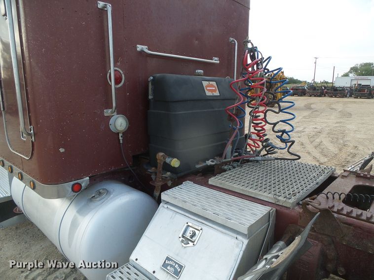 image for item DD0363 1988 Peterbilt 379  semi truck