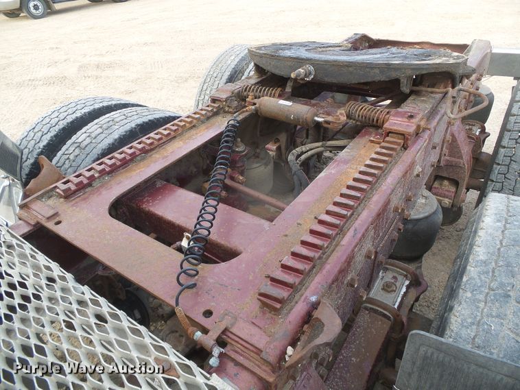 image for item DD0363 1988 Peterbilt 379  semi truck