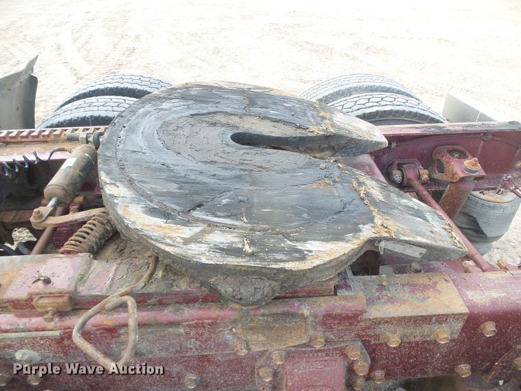 image for item DD0363 1988 Peterbilt 379  semi truck