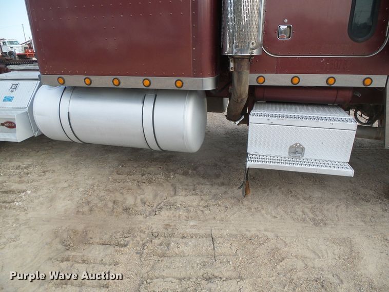 image for item DD0363 1988 Peterbilt 379  semi truck