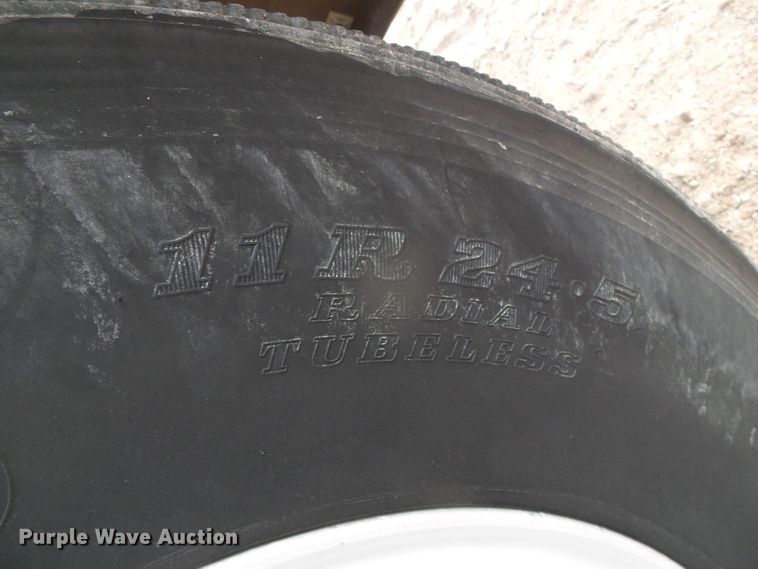 image for item DD0363 1988 Peterbilt 379  semi truck