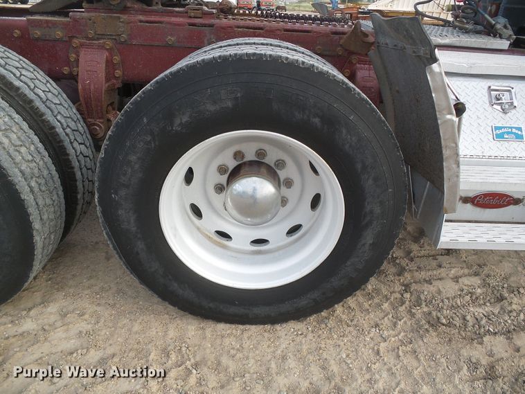 image for item DD0363 1988 Peterbilt 379  semi truck