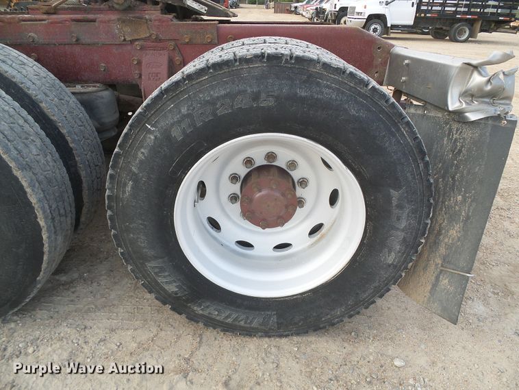 image for item DD0363 1988 Peterbilt 379  semi truck