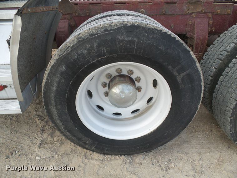 image for item DD0363 1988 Peterbilt 379  semi truck