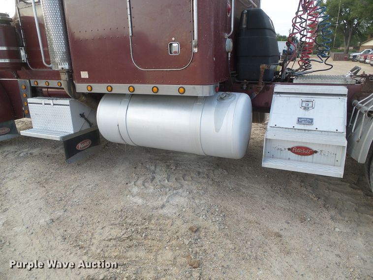 image for item DD0363 1988 Peterbilt 379  semi truck