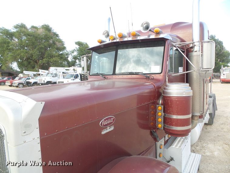 image for item DD0363 1988 Peterbilt 379  semi truck