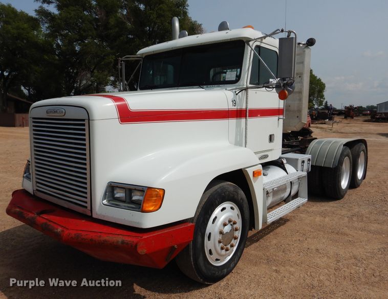 image for item DD0364 1997 Freightliner FLD 120  semi truck