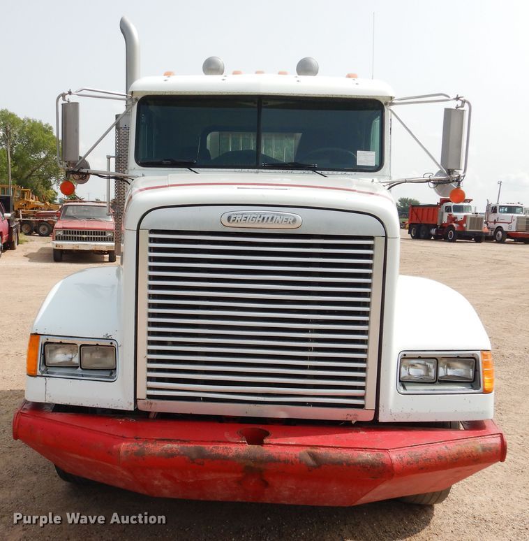 image for item DD0364 1997 Freightliner FLD 120  semi truck