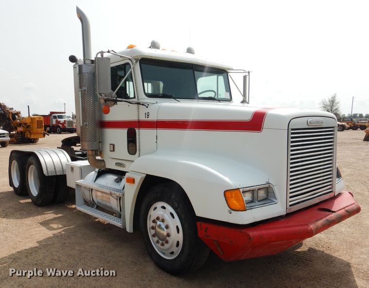 image for item DD0364 1997 Freightliner FLD 120  semi truck