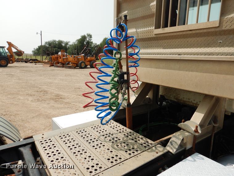 image for item DD0364 1997 Freightliner FLD 120  semi truck