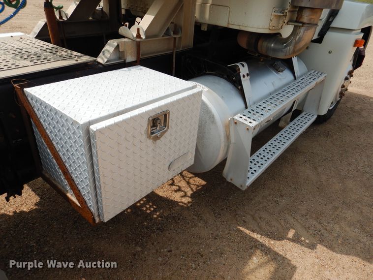 image for item DD0364 1997 Freightliner FLD 120  semi truck