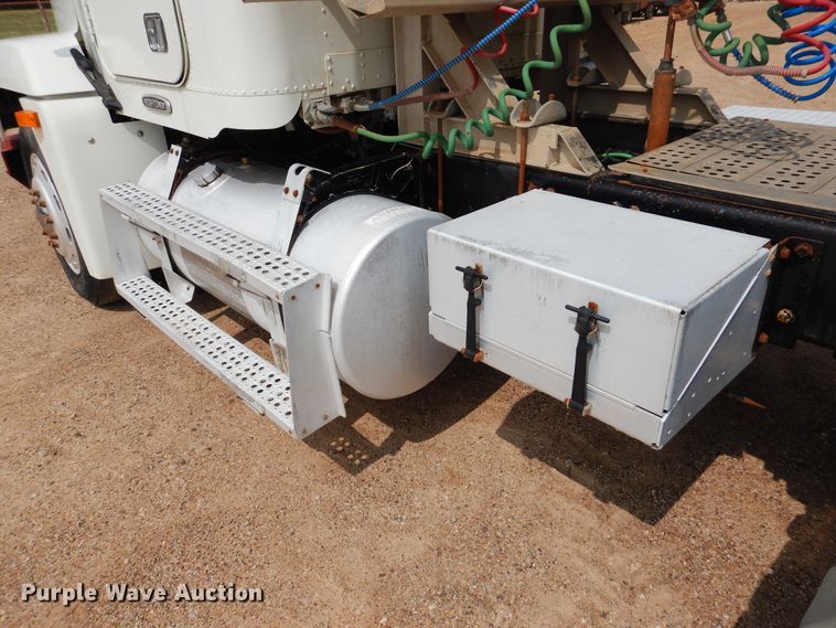 image for item DD0364 1997 Freightliner FLD 120  semi truck