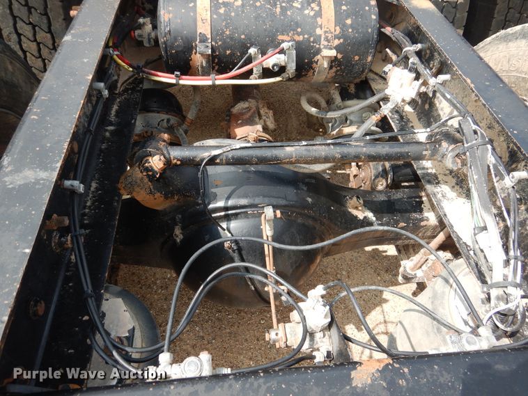 image for item DD0364 1997 Freightliner FLD 120  semi truck