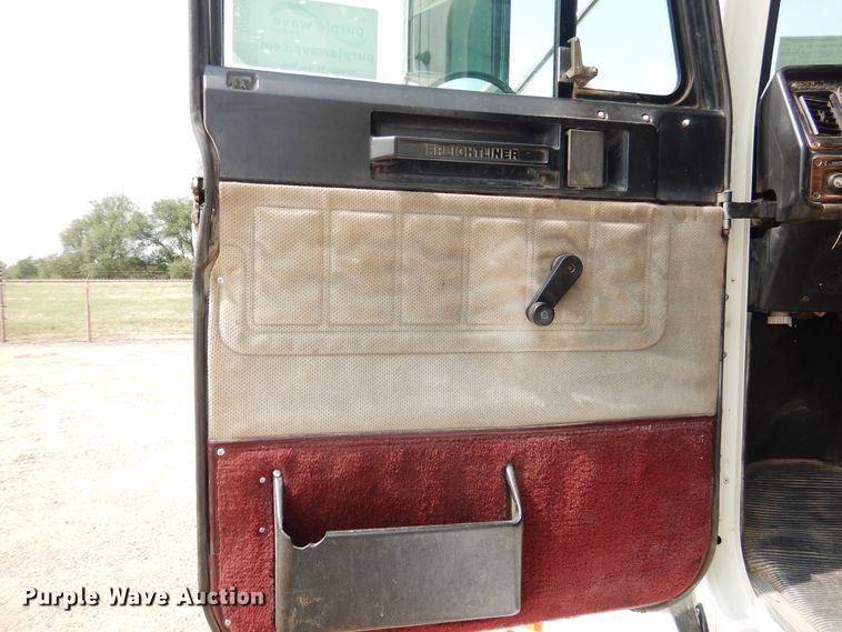 image for item DD0364 1997 Freightliner FLD 120  semi truck