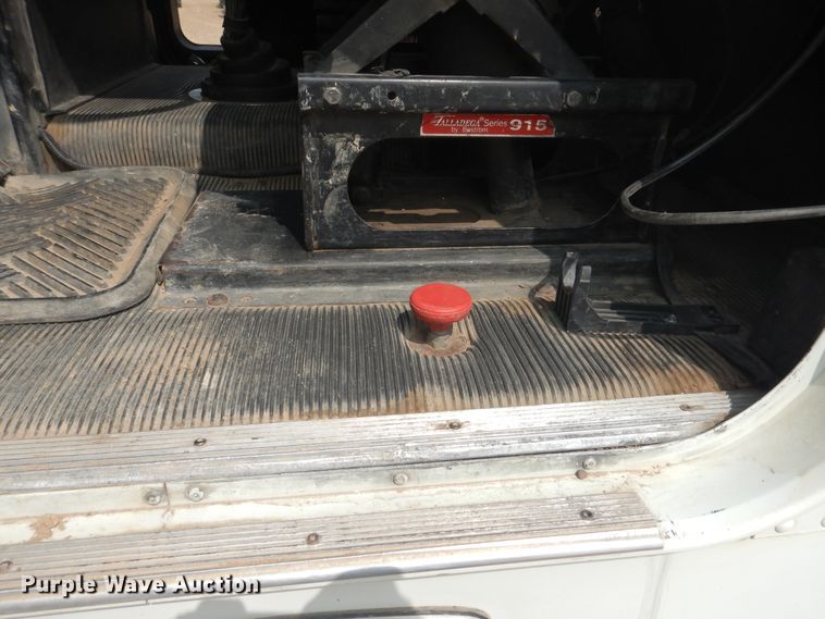 image for item DD0364 1997 Freightliner FLD 120  semi truck