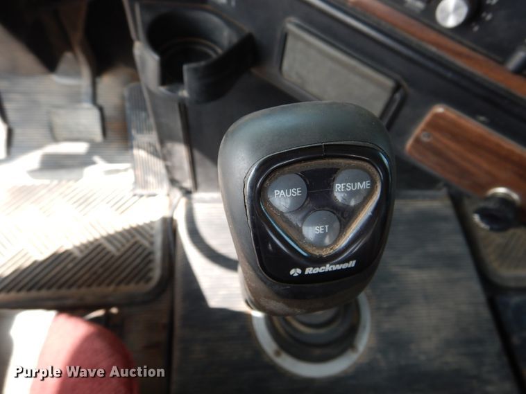 image for item DD0364 1997 Freightliner FLD 120  semi truck