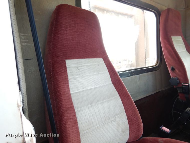 image for item DD0364 1997 Freightliner FLD 120  semi truck