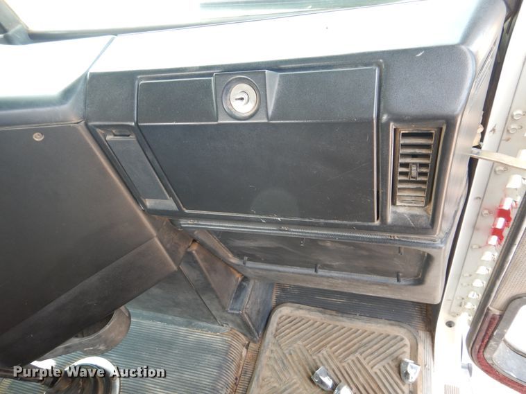 image for item DD0364 1997 Freightliner FLD 120  semi truck