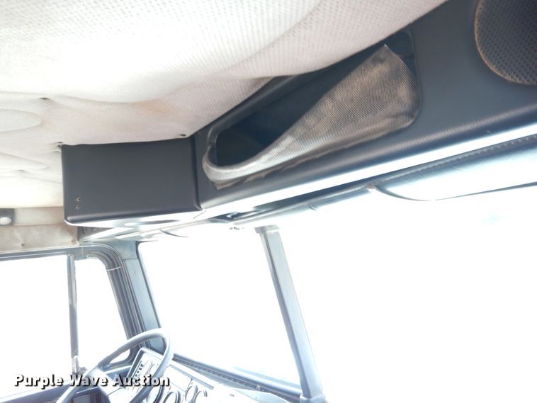 image for item DD0364 1997 Freightliner FLD 120  semi truck