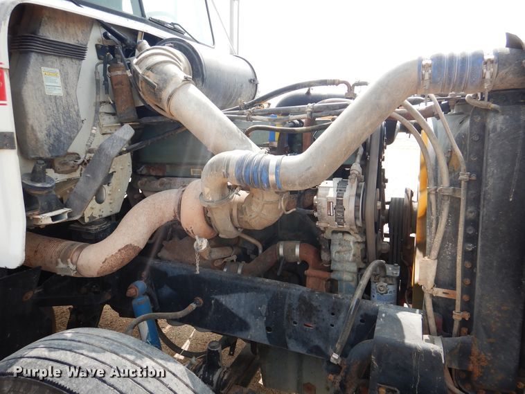 image for item DD0364 1997 Freightliner FLD 120  semi truck