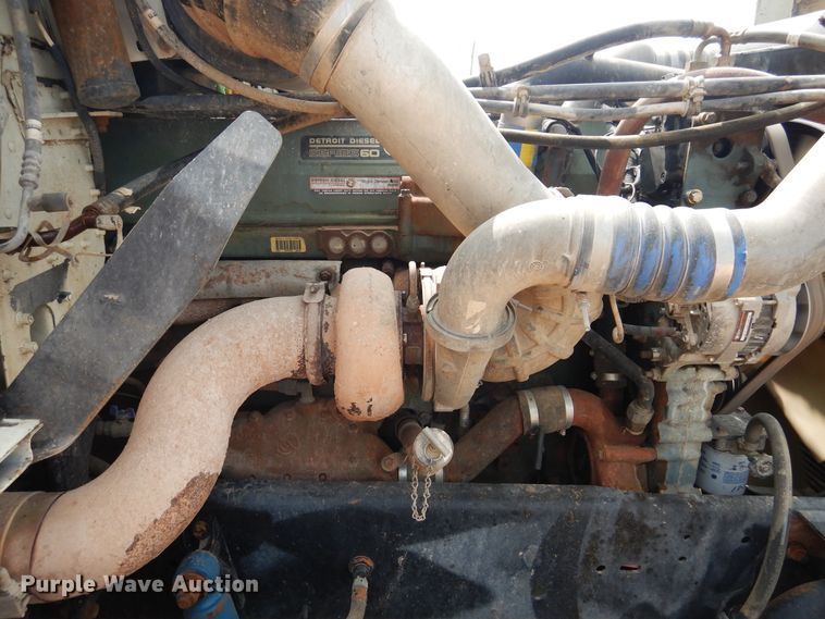 image for item DD0364 1997 Freightliner FLD 120  semi truck