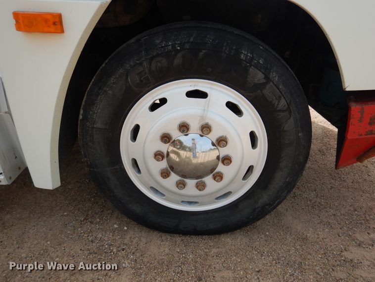 image for item DD0364 1997 Freightliner FLD 120  semi truck