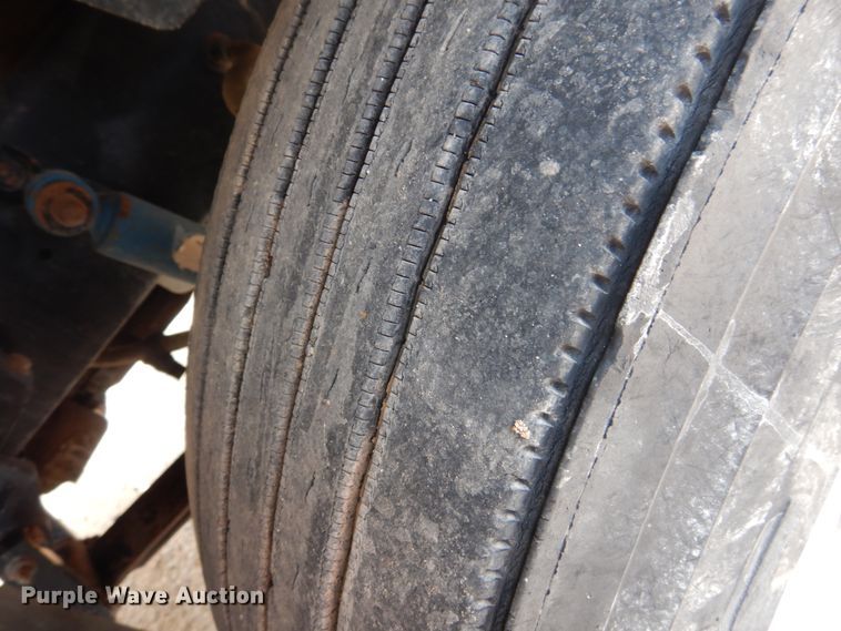 image for item DD0364 1997 Freightliner FLD 120  semi truck