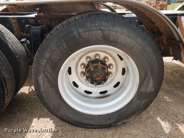 image for item DD0364 1997 Freightliner FLD 120  semi truck