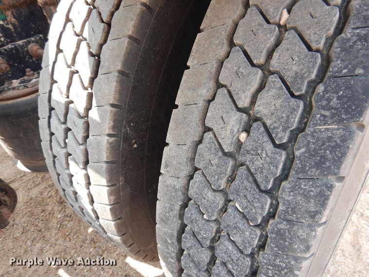 image for item DD0364 1997 Freightliner FLD 120  semi truck