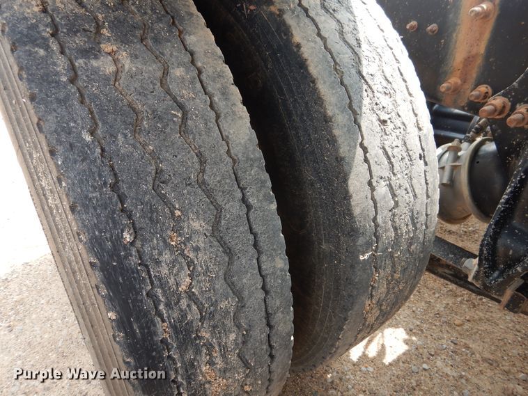 image for item DD0364 1997 Freightliner FLD 120  semi truck