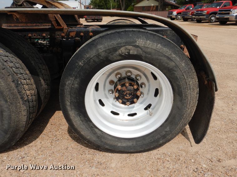 image for item DD0364 1997 Freightliner FLD 120  semi truck