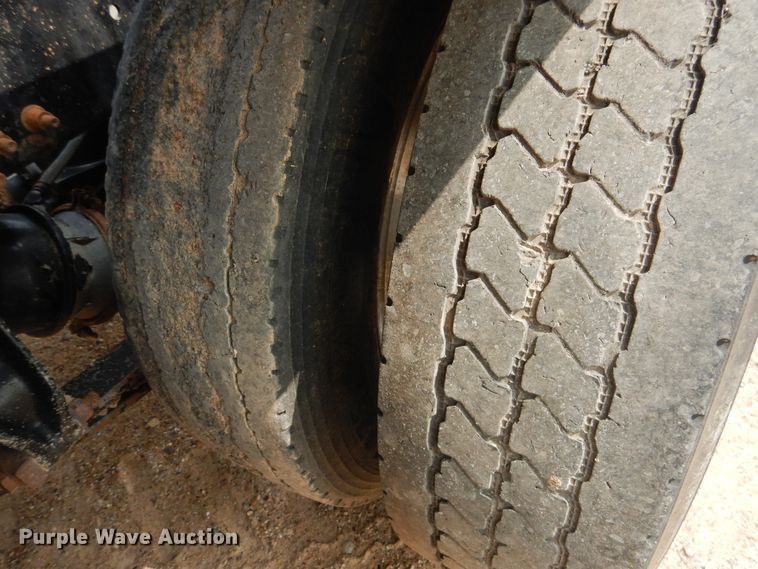 image for item DD0364 1997 Freightliner FLD 120  semi truck