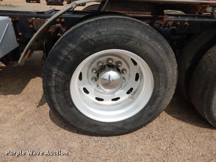 image for item DD0364 1997 Freightliner FLD 120  semi truck