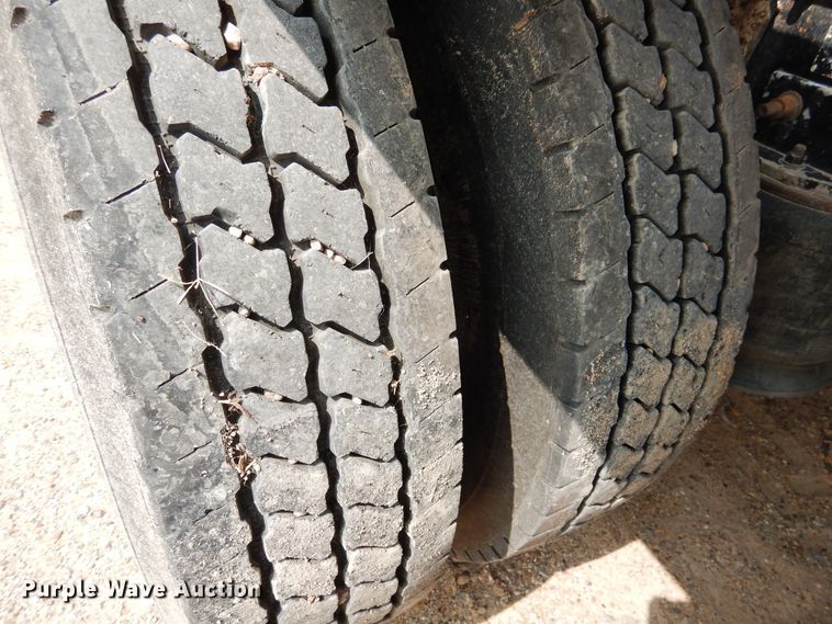 image for item DD0364 1997 Freightliner FLD 120  semi truck